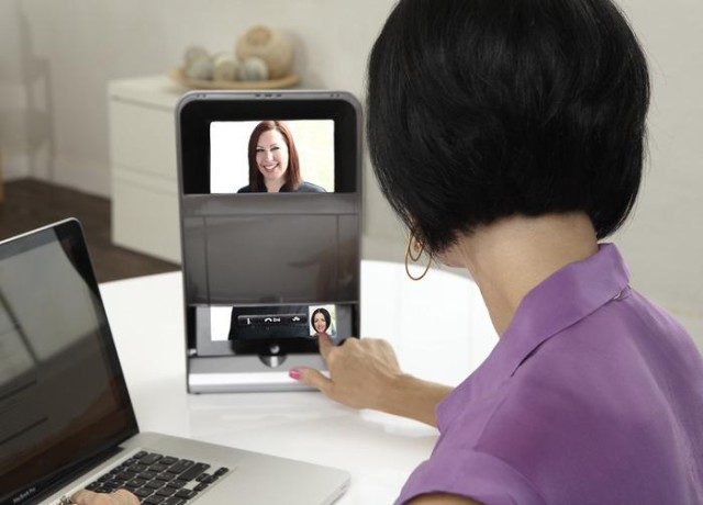 eTeleporter iPad Accessory Hopes To Bring Eye To Eye Contact On FaceTime