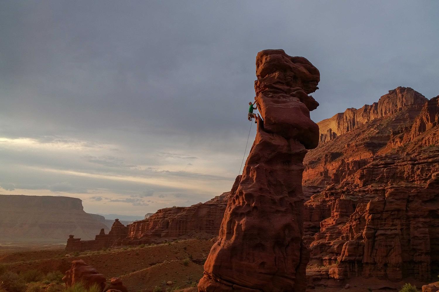 National-Geographic-photographer-Stephen-Alvarez-Lizard_Rock-Fisher_Towers