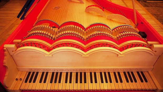 Take a bow ... the viola organista's strings are played in the same way as a cello.