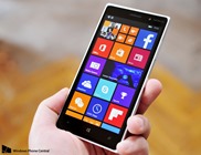 Lumia_830_hand_left_lede