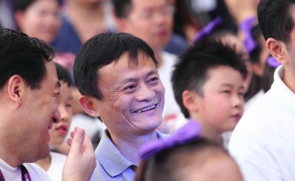 马云回杭州了首次露面捐款 1100 万