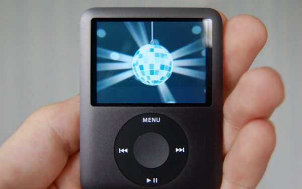 Ipod_nano_in_palm_meitu_1