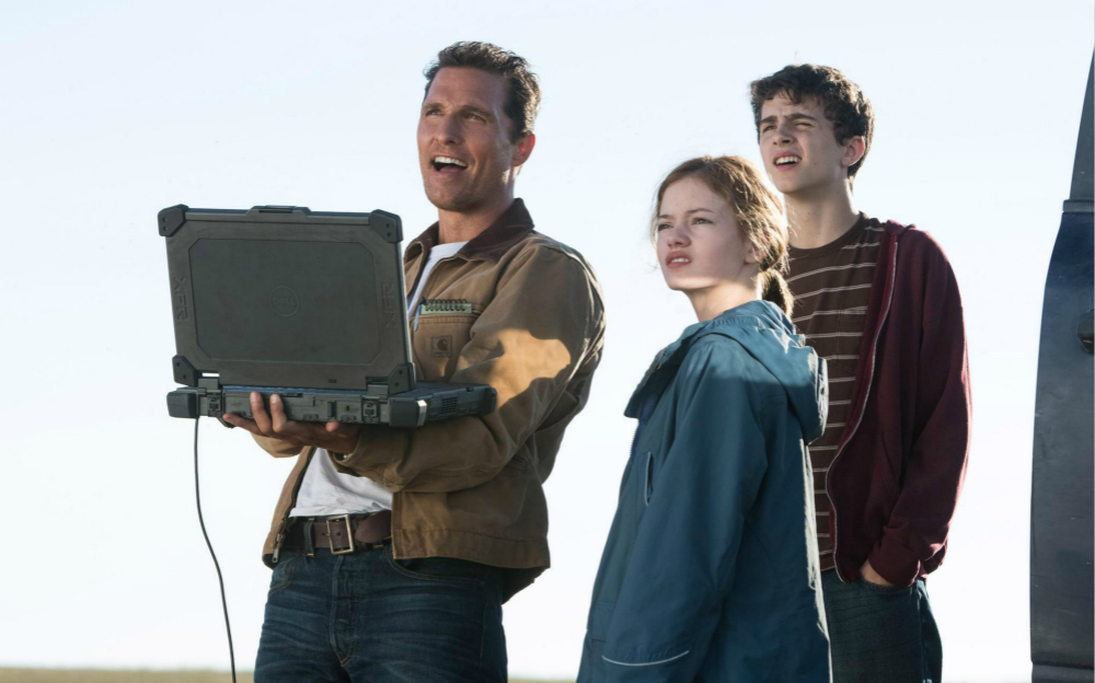 still-of-matthew-mcconaughey-timothée-chalamet-and-mackenzie-foy-in-interstellar