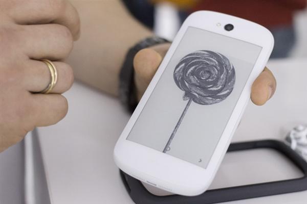 习大大双屏手机降至 3988 元新增熊猫配色