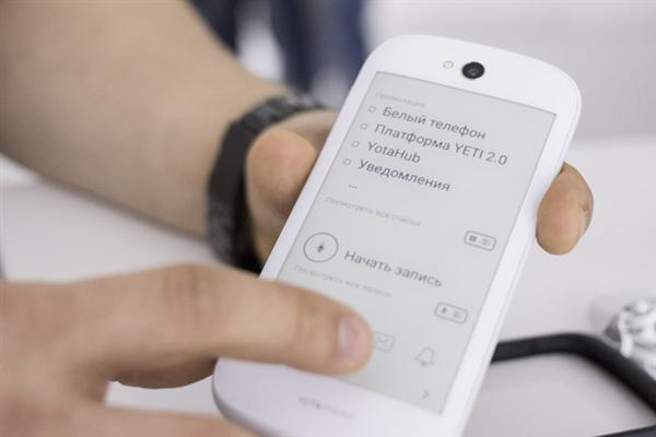 习大大双屏手机降至 3988 元新增熊猫配色