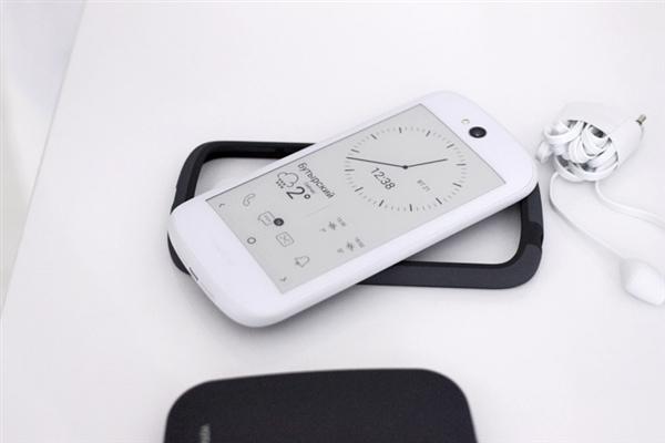 习大大双屏手机降至 3988 元新增熊猫配色